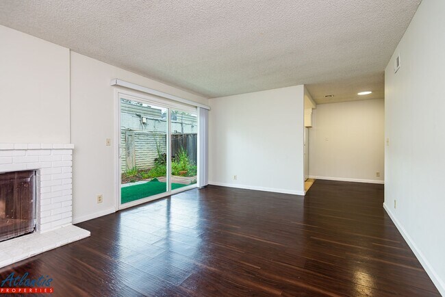 Building Photo - Olive 1178/1180