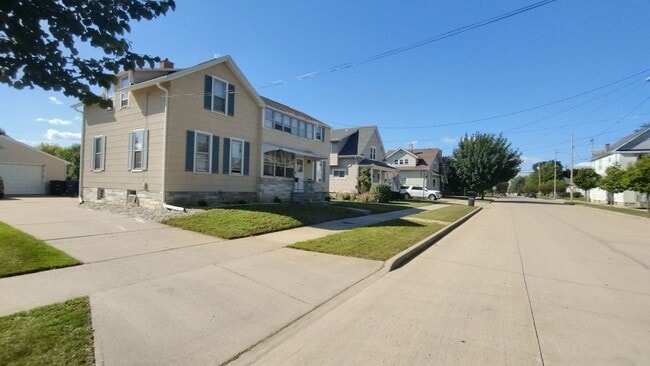 Building Photo - 1717 Iowa St