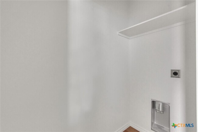 Building Photo - 1118 B Zora Dr