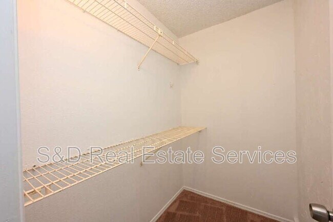 Building Photo - 2249 9th St SE