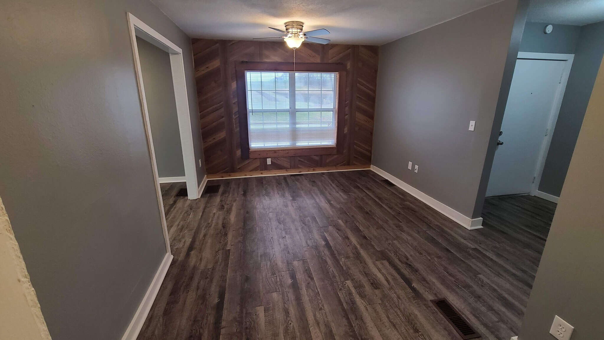 Building Photo - 225 Lexington Rd