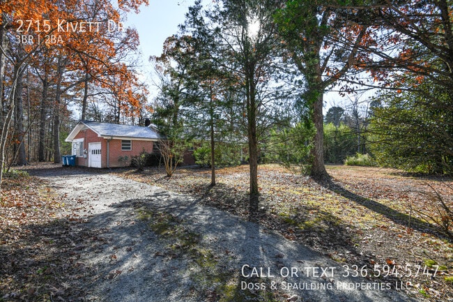 Building Photo - 2715 Kivett Dr