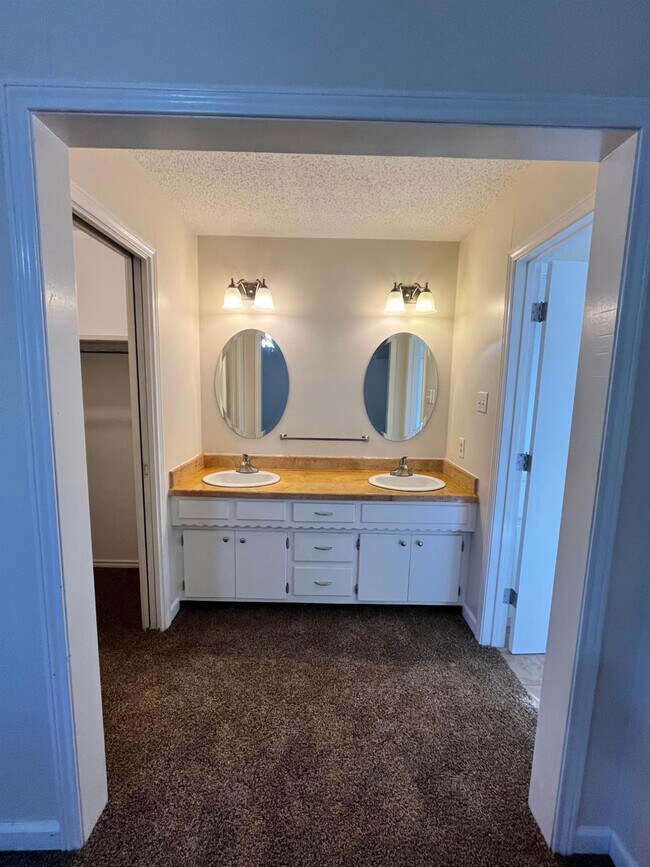 Building Photo - 6305 Raleigh Ave