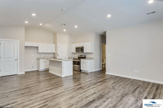 Primary Photo - Newer 3 bedroom 2 bath Duplex in Goddard