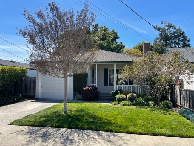 Building Photo - 3BD 1 BA Home in San Carlos with large bac...