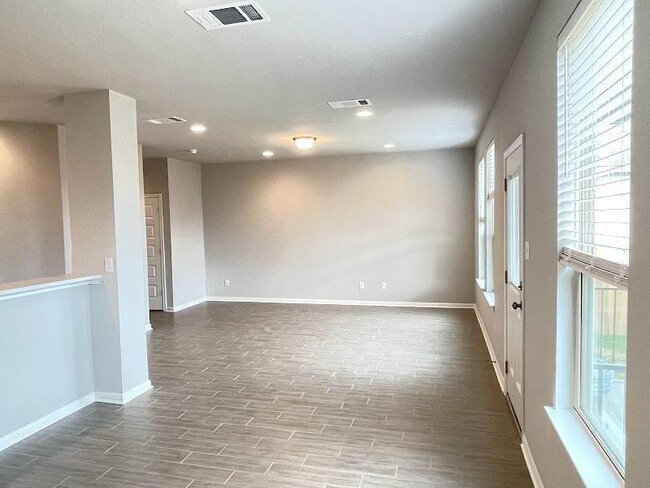 Building Photo - 120 Drifter Ln