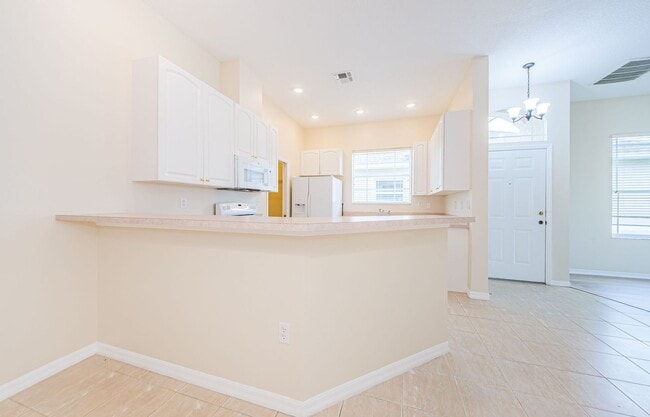 Building Photo - Beautiful 4 bedroom 3 bath townhome