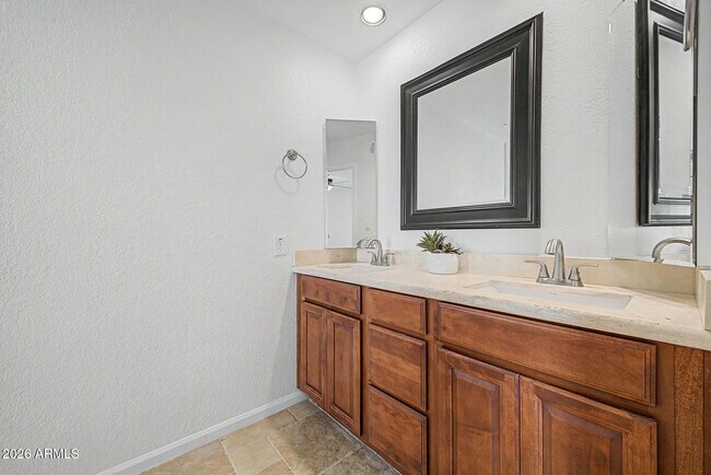 Building Photo - 5134 N 78th Pl