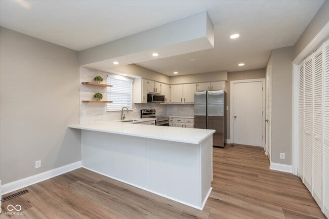 Building Photo - 707 Daffon Dr