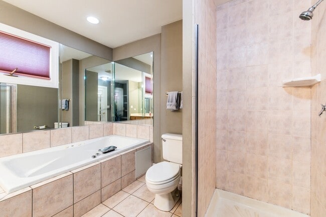 Building Photo - 840 N Northwest Hwy