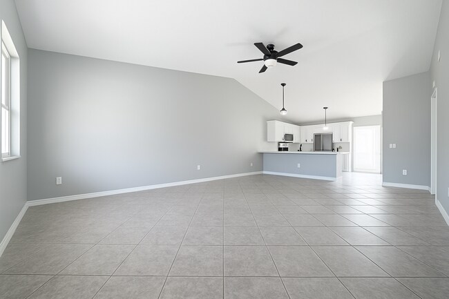 Building Photo - 4133/4135 SW 7th Pl Duplex