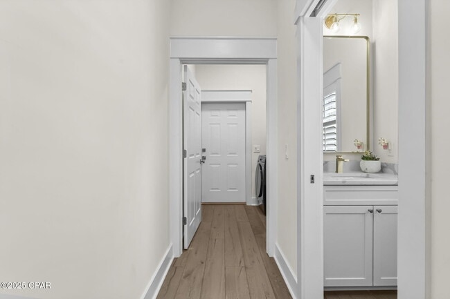 Building Photo - 407 Petrel St