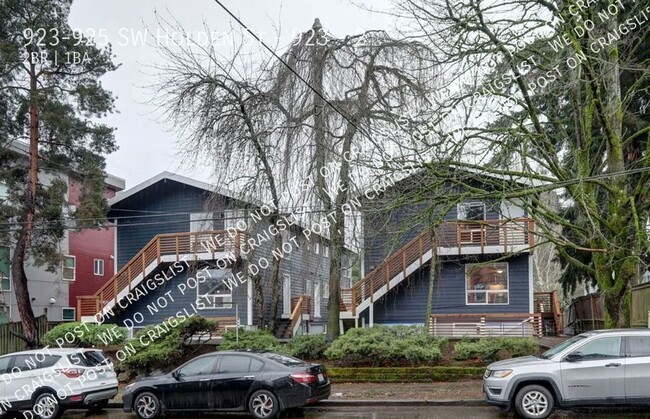 Building Photo - West Seattle - Renovated 2 Bedroom / 1 Bat...