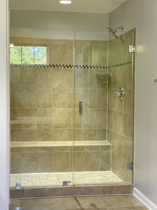 Building Photo - Spectacular 4 Bed 3.5 Bath Townhouse In Br...
