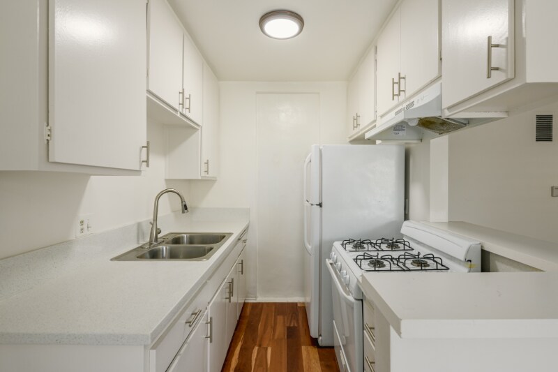 Building Photo - 1808 N Harvard Blvd