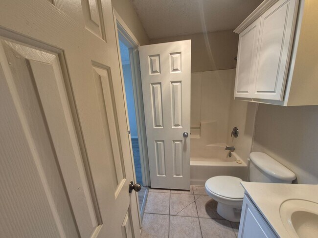 Building Photo - 809 N Evanston Ave