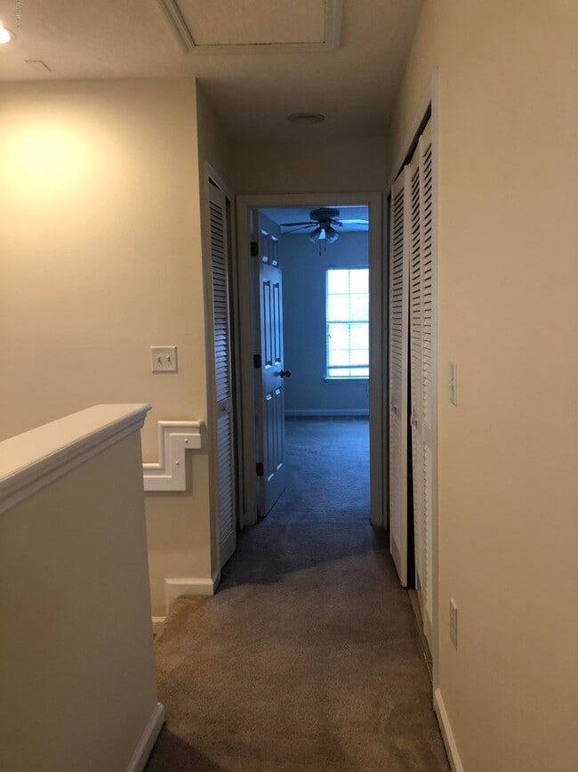 Building Photo - 1521 Fieldview Dr