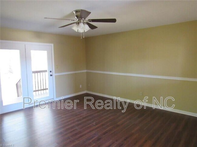 Building Photo - 1042 Rock Knoll Ct