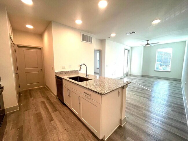 Building Photo - 8101 Blue Goose Rd