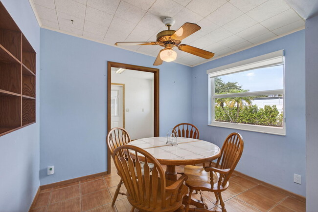 Building Photo - 704 Juniper Dr