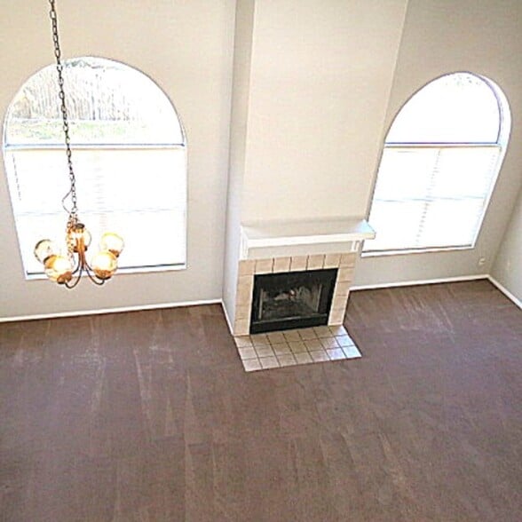 Building Photo - Metrowest Area!! 4 Bedroom 2.5 Bath Home Coming Soon!!