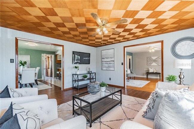Building Photo - 5418 Riverhills Dr