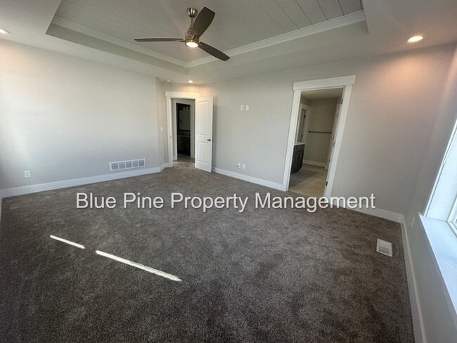Building Photo - 176 Hideout Dr