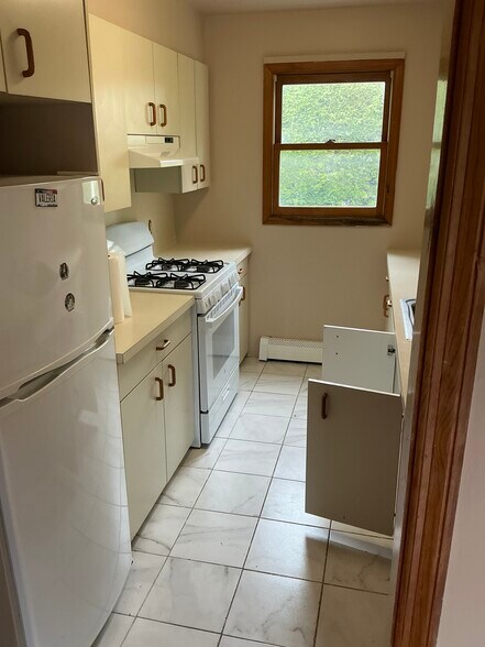 Building Photo - 225 Sickles Ave