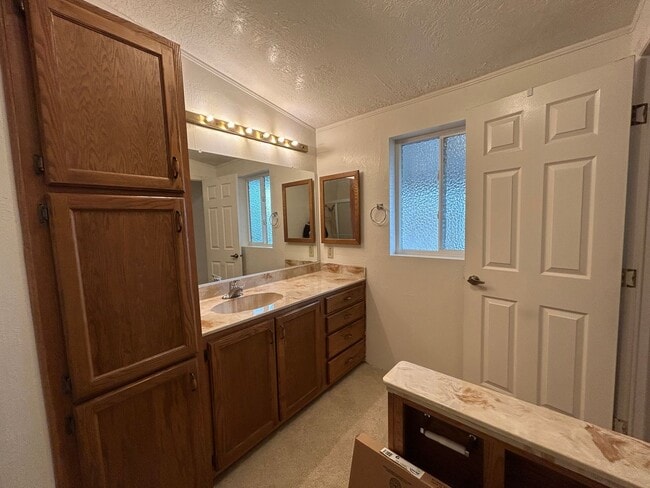 Building Photo - 8 Bass Ct