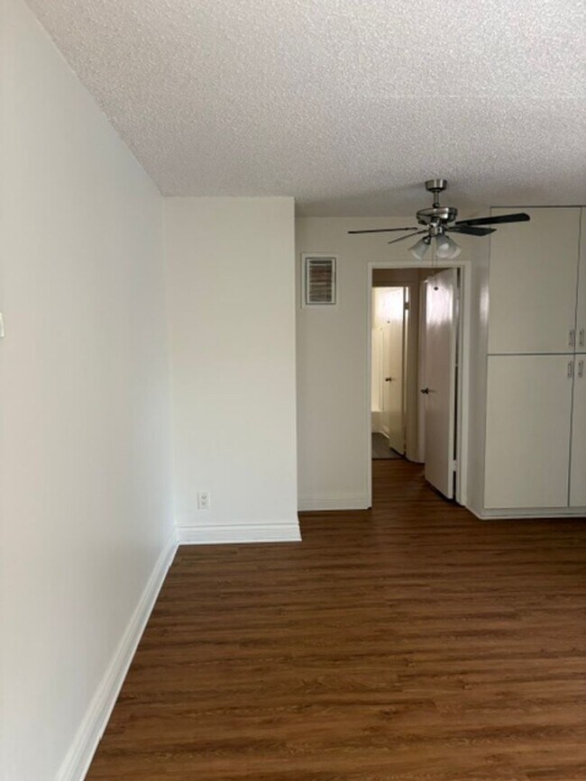 Interior Photo - 1844 Taft Ave