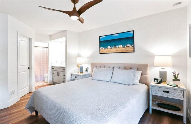 Building Photo - 12 Corniche Dr