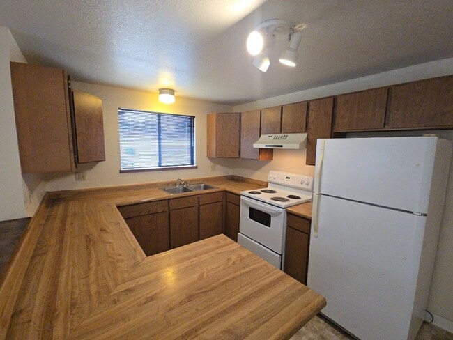 Building Photo - 3-Bedroom Arcata home located close to Cal...