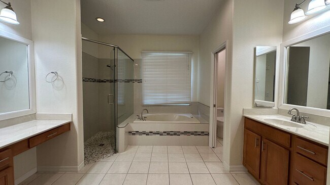 Building Photo - 1653 Cherry Ridge Dr