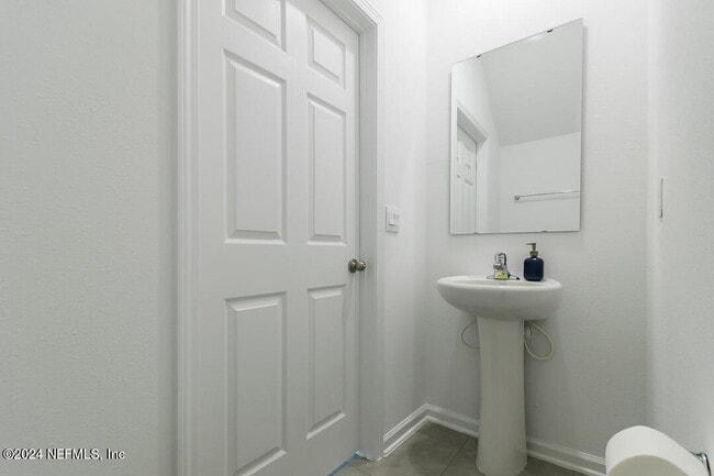 Building Photo - 215 Elmhurst Ln