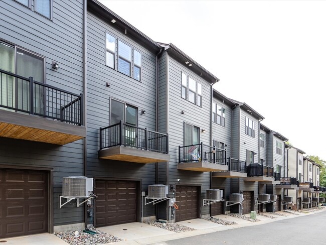 Building Photo - 413 Spearfield Ln