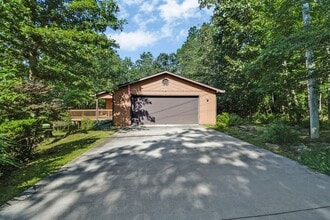 Building Photo - 3 bedroom / 2 bath on a private corner lot in Fairfield Glade