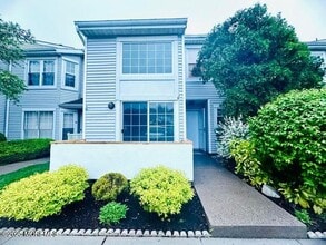 Building Photo - 16 Gerard Pl