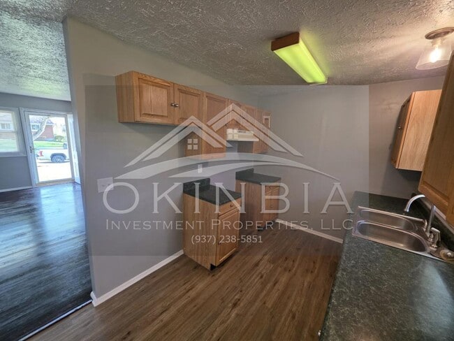 Building Photo - 4915 Rockland Dr