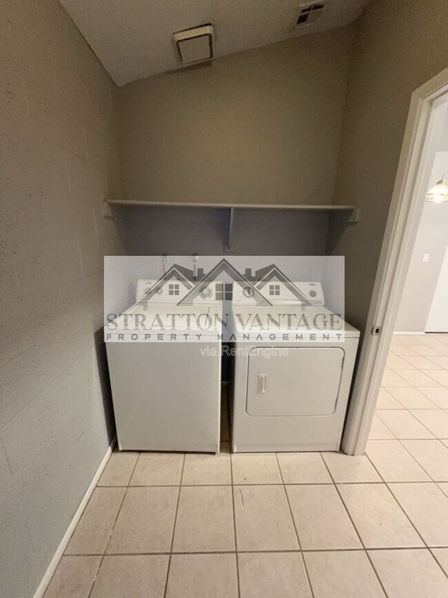 Building Photo - 5136 E Evergreen St