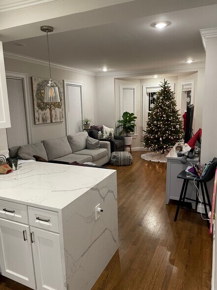 Building Photo - 38 Dustin St