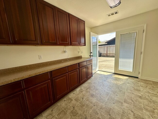 Building Photo - Fresh & Spacious 4 Bed / 2 Bath Home on Oversized Lot – McKinleyville - $2650