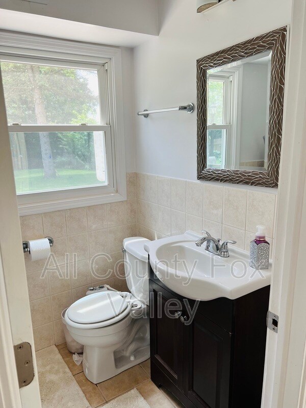 Building Photo - 1925 W Schaumburg Rd