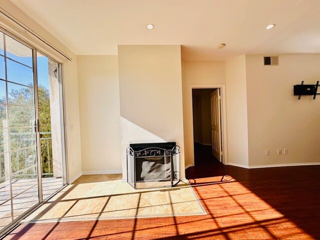 Building Photo - 4750 Templeton St