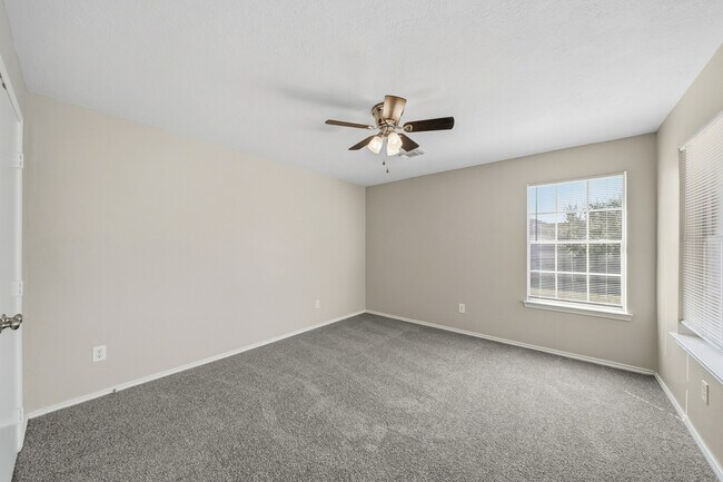 Building Photo - 21619 Knightsbrook Ln