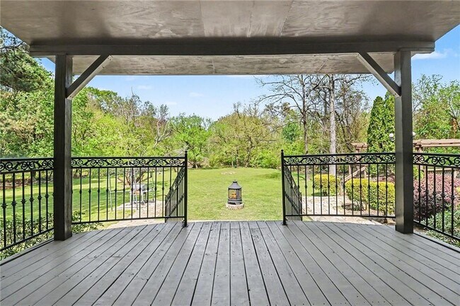 Building Photo - 3950 Spalding Dr