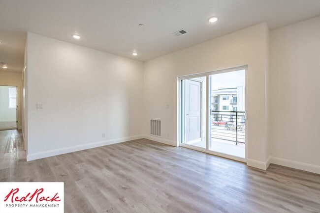 Building Photo - Spacious 3 Bedroom Unit in Desert Color With Pool & Lagoon Access