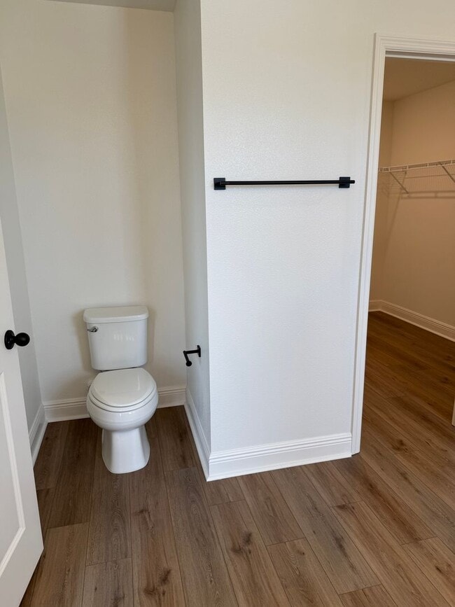 Building Photo - Beautiful 4 bedroom Home