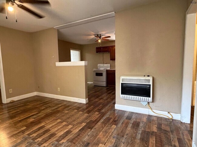 Building Photo - 115 E Garden Dr