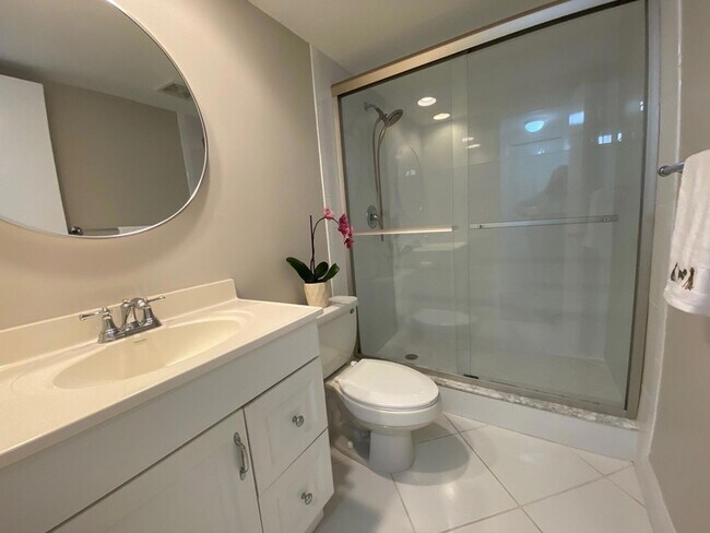 Building Photo - 3051 N Course Dr