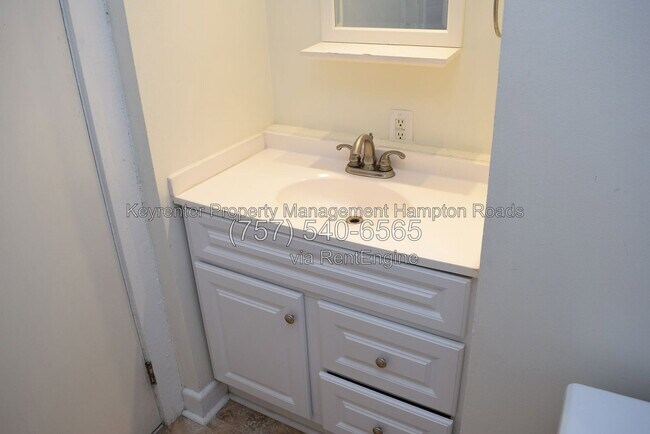 Building Photo - 857 W 41st St